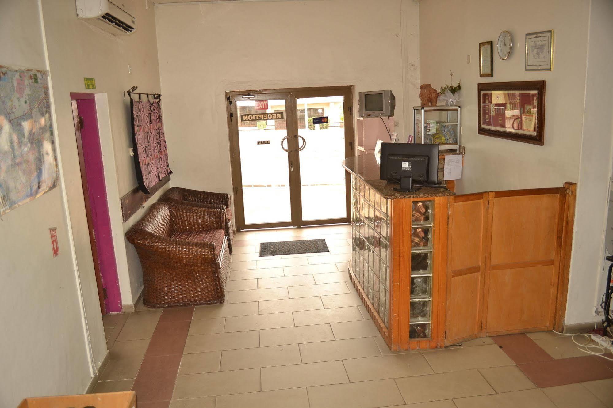 Pink Hostel 아크라 외부 사진